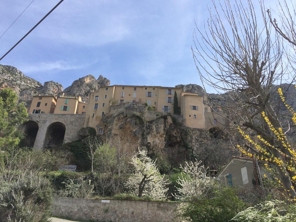 Hotel Particulier Des Lumieres Moustiers-Sainte-Marie Exterior foto