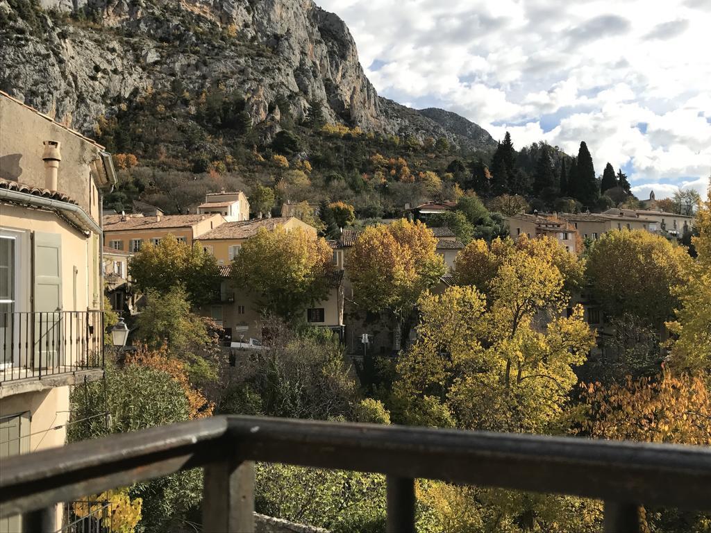 Hotel Particulier Des Lumieres Moustiers-Sainte-Marie Exterior foto